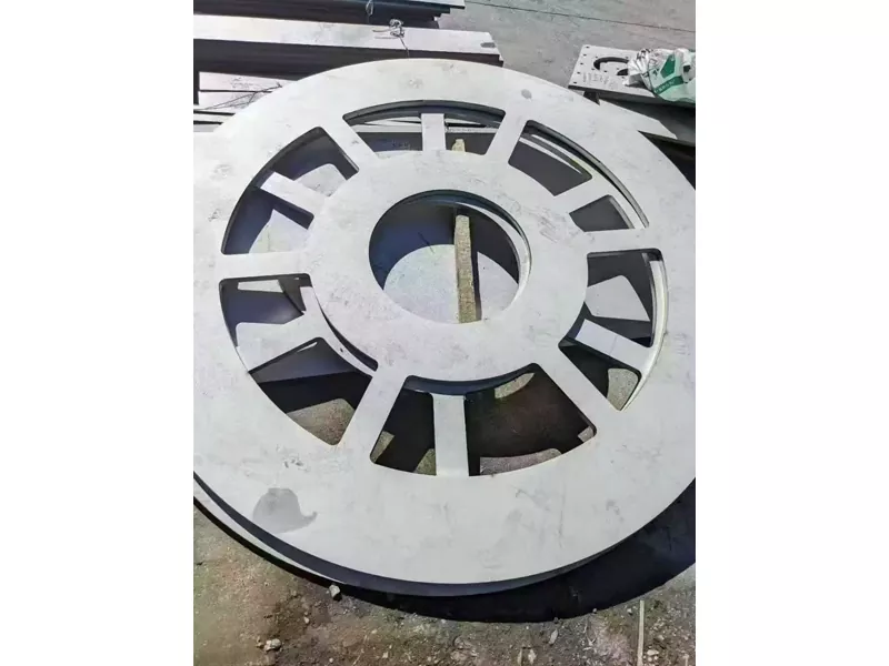 Tại sao dịch vụ cắt laser kim loại tấm đang chuyển đổi ngành sản xuất hiện đại?